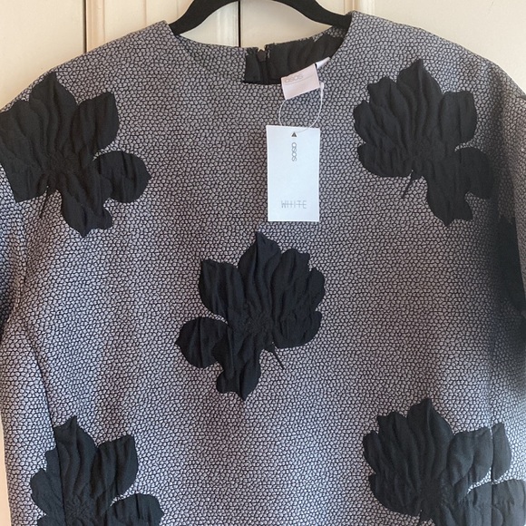 NWT ASOS “white” oversized shift dress with floral design, size 4 - Picture 4 of 4